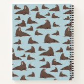 Gepersonaliseerd monogram Cute Walrus Pattern Notitieboek (Achterkant)