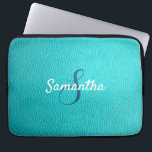 Gepersonaliseerd monogram en blauw leder laptop sleeve<br><div class="desc">Een mooie hemelblauwe,  lederen laptophoes.
U kunt het personaliseren met jouw naam en monogram initiaal.</div>