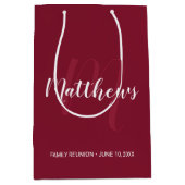 Gepersonaliseerd monogram en familienaam Burgundy  Medium Cadeauzakje (Voorkant)