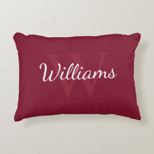 Gepersonaliseerd monogram en naam Burgundy Red Accent Kussen