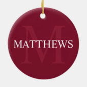 Gepersonaliseerd monogram en naam Burgundy Red Keramisch Ornament (Achterkant)