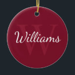 Gepersonaliseerd monogram en naam Burgundy Red Keramisch Ornament<br><div class="desc">De gepersonaliseerde Monogram en de Gift van de Naam kenmerkt gepersonaliseerde naam in de witte stijl van de manuscriptdoopvont en monogram in lichte wogunde rode serif doopvontstijl als achtergrond, op wogunde rode achtergrond. Ideaal voor vakantie, gezinshereniging en speciale gelegenheden.</div>