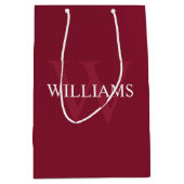 Gepersonaliseerd monogram en naam Burgundy Red Medium Cadeauzakje (Voorkant)