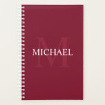 Gepersonaliseerd monogram en naam Burgundy Red Planner<br><div class="desc">Gepersonaliseerde Monogram en Name Gift kenmerkt gepersonaliseerde naam in wit en monogram in lichtdoorschijnend rood als achtergrond,  in klassieke serif doopvontstijl,  op de woedde rode achtergrond. Perfect als vakantiecadeau,  vaderdag cadeau voor vader en cadeau voor speciale gelegenheden.</div>