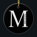 Gepersonaliseerd monogram en naam keramisch versie ornament<br><div class="desc">Het gepersonaliseerde Monogram en het Ontwerp van de Naam kenmerkt gepersonaliseerd monogram en naam in klassieke serif doopvontstijl. Ideaal voor bruiloft,  vakantie,  gezinshereniging en voor speciale gelegenheden.</div>