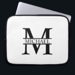 Gepersonaliseerd monogram en naam laptop sleeve<br><div class="desc">Gepersonaliseerde Monogram- en naamcadeaus met gepersonaliseerde monogram en naam in klassieke stijl van het serif lettertype. Perfect als vaderdag cadeautjes voor vader, cadeaus voor grootvader, echtgenoot, afstuderen en nog veel meer.</div>