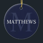 Gepersonaliseerd monogram en naam marineblauw keramisch ornament<br><div class="desc">De gepersonaliseerde Monogram en de Gift van de Naam kenmerkt gepersonaliseerde naam in wit en monogram in lichtblauw van de marine als achtergrond,  in klassieke serif doopvontstijl,  op marine blauwe achtergrond. Ideaal voor vakantie,  gezinshereniging en speciale gelegenheden.</div>