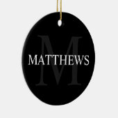 Gepersonaliseerd monogram en naam zwart keramisch ornament (Rechts)