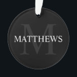 Gepersonaliseerd monogram en naam zwart ornament<br><div class="desc">De gepersonaliseerde Monogram en de Gift van de Naam kenmerkt gepersonaliseerde naam in wit en monogram in grijs als achtergrond,  in klassieke serif doopvontstijl,  op zwarte achtergrond. Ideaal voor vakantie,  gezinshereniging en speciale gelegenheden.</div>