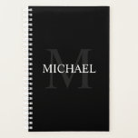 Gepersonaliseerd monogram en naam zwart planner<br><div class="desc">Gepersonaliseerde Monogram en Naam Giftfeatures personaliseerde naam in wit en monogram in grijs als achtergrond,  in klassieke serif doopvontstijl,  op zwarte achtergrond.

Perfect als vakantiecadeau,  vaderdag cadeau voor vader en cadeau voor speciale gelegenheden.</div>
