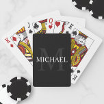Gepersonaliseerd monogram en naam zwart pokerkaarten<br><div class="desc">De gepersonaliseerde Monogram en de Gift van de Naam kenmerkt gepersonaliseerde naam in wit en monogram in grijs als achtergrond,  in klassieke serif doopvontstijl,  op zwarte achtergrond. Perfect als vakantiecadeau,  familiehereniging,  bedankt voor groomsmen en cadeau voor alle speciale gelegenheden.</div>