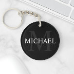 Gepersonaliseerd monogram en naam zwart sleutelhanger<br><div class="desc">De gepersonaliseerde Monogram en de Gift van de Naam kenmerkt gepersonaliseerde naam in wit en monogram in grijs als achtergrond,  in klassieke serif doopvontstijl,  op zwarte achtergrond. Perfect als vakantiecadeau,  familiehereniging,  bedankt voor groomsmen en cadeau voor alle speciale gelegenheden.</div>