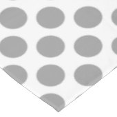Gepersonaliseerd monogram grijs polka dot patroon tafelkleed (Gekanteld)