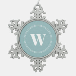 Gepersonaliseerd monogram in babyblauwe floraal tin sneeuwvlok ornament