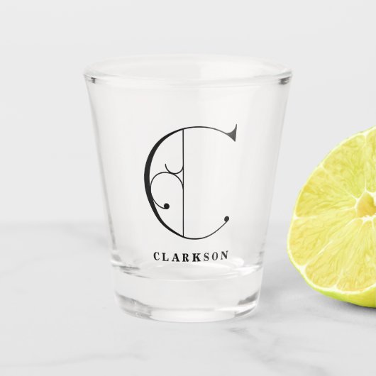 Gepersonaliseerd Monogram Letter C met Achternaam Shot Glas (Voorkant)