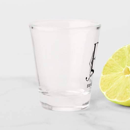 Gepersonaliseerd Monogram Letter E met Achternaam Shot Glas (Links)