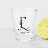 Gepersonaliseerd Monogram Letter E met Achternaam Shot Glas (Voorkant)