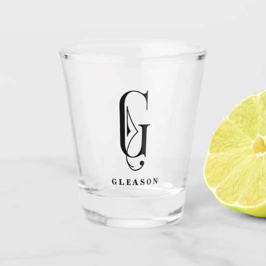 Gepersonaliseerd Monogram Letter G met achternaam Shot Glas (Voorkant)