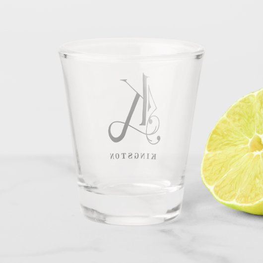 Gepersonaliseerd Monogram Letter K met Achternaam Shot Glas (Achterkant)