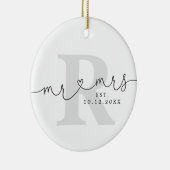 Gepersonaliseerd monogram Mr. Mrs. Keramisch Ornament (Rechts)