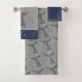 Gepersonaliseerd Monogram Nautical Whale Tail Line Bad Handdoek (Insitu)