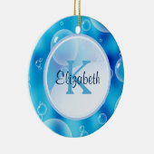 Gepersonaliseerd Monogram op Whimsical Blue Bubble Keramisch Ornament (Rechts)