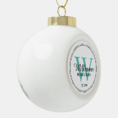 Gepersonaliseerd monogram Pas getrouwd Blauwgroen Keramische Bal Ornament (Links)