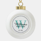 Gepersonaliseerd monogram Pas getrouwd Blauwgroen Keramische Bal Ornament (Voorkant)