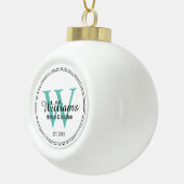 Gepersonaliseerd monogram Pas getrouwd Blauwgroen Keramische Bal Ornament (Rechts)