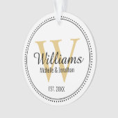 Gepersonaliseerd Monogram Pas getrouwd Goud Acryl Ornament (voorkant)