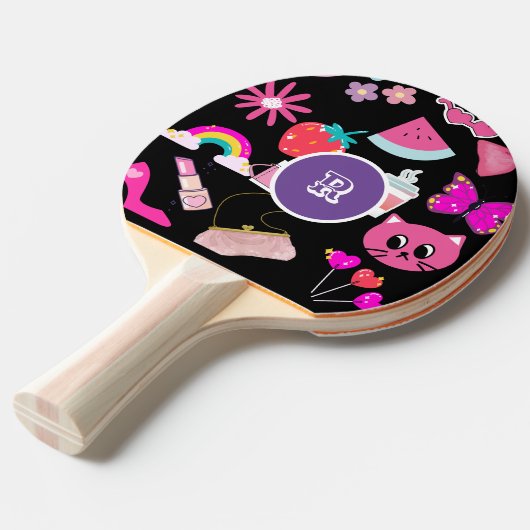 Gepersonaliseerd monogram Pinky Girly Kleurrijk Tafeltennisbatje (Voorkant Gekanteld)