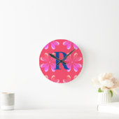 Gepersonaliseerd Monogram Retro Sinaasappel Roze Ronde Klok (Huis)