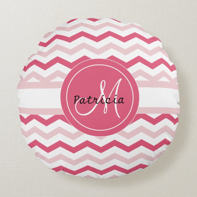 Gepersonaliseerd monogram roze Chevron Pattern Rond Kussen (Voorkant)