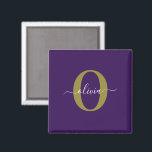 Gepersonaliseerd Monogram Script Name Paars White  Magneet<br><div class="desc">Dit elegante monogram en het stijlvolle ontwerp van de manuscriptnaam kunnen als gift voor een verjaardag, een bruiloft, een vrijgezellenfeest, een verjaardag, een Moederdag of om het even welke gelegenheid worden gegeven. Het kan gepersonaliseerd worden met het initiaal en de naam van de persoon. U kunt het lettertype, de lettertypekleur,...</div>