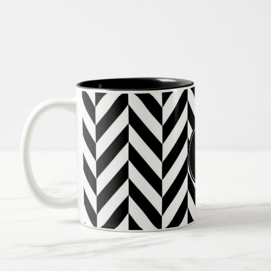 Gepersonaliseerd monogram zwart-wit herringbone - tweekleurige koffiemok (Links)