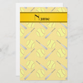 Gepersonaliseerd naam geel softbalpatroon briefpapier (Voorkant / Achterkant)
