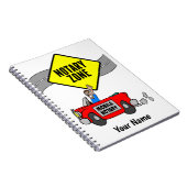 Gepersonaliseerd naam van de rode sportwagen van d notitieboek (Rechterzijde)