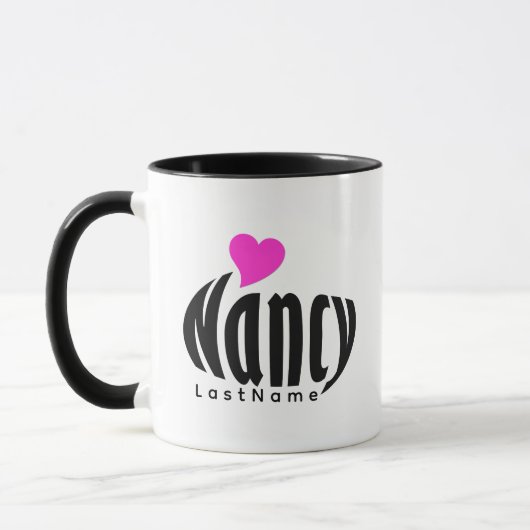 Gepersonaliseerd "Nancy" in zwart-wit, roze harten Mok (Links)