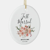 Gepersonaliseerd Net getrouwd Peach Floral Keramisch Ornament (Rechts)