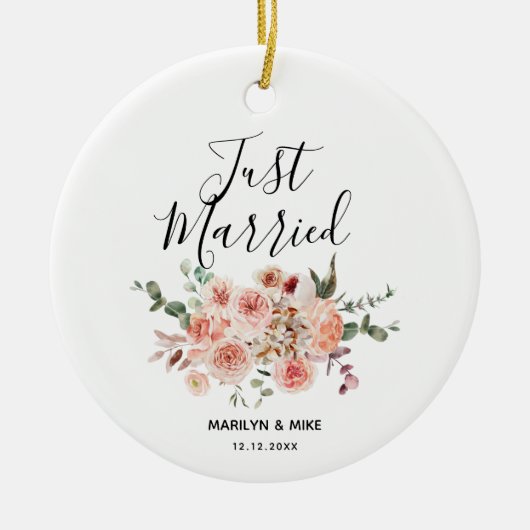 Gepersonaliseerd Net getrouwd Peach Floral Keramisch Ornament (Voorkant)