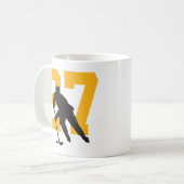 Gepersonaliseerd nummer van Hockey Player Black Go Koffiemok (Voorkant links)