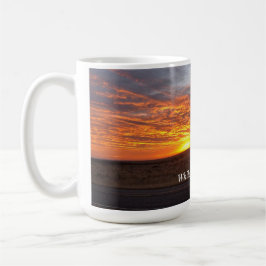 Gepersonaliseerd ochtendzonsopgang vangen koffie M Koffiemok