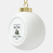 Gepersonaliseerd onze eerste kerst als koppel 2025 keramische bal ornament (Rechts)