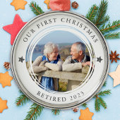Gepersonaliseerd Onze Eerste Kerstmis Gepensioneer Metalen Ornament
