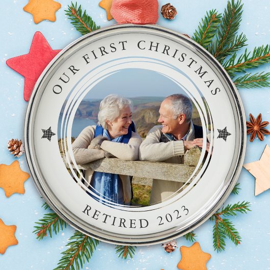 Gepersonaliseerd Onze Eerste Kerstmis Gepensioneer Metalen Ornament