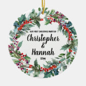 Gepersonaliseerd Onze Eerste Kerstmis Getrouwd Gif Keramisch Ornament (Voorkant)