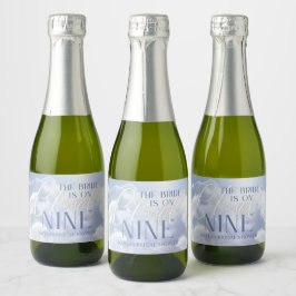 Gepersonaliseerd op Cloud Nine 9 Pampas Vrijgezell Sparkling Wijnetiket