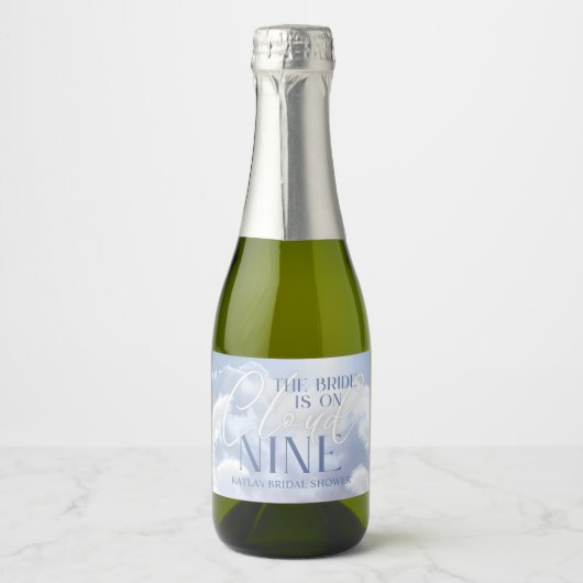 Gepersonaliseerd op Cloud Nine 9 Pampas Vrijgezell Sparkling Wijnetiket (Voorkant)