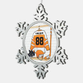 Gepersonaliseerd Oranje en wit ijs Hockey Jersey Tin Sneeuwvlok Ornament (Rechts)