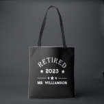 Gepersonaliseerd pensioen cadeau idee tote bag<br><div class="desc">Pensioen is een tijd van grote verandering - het begin van een nieuw hoofdstuk in je leven. Naarmate je dichterbij komt, kun je met vrienden, familie en collega’s praten over met pensioen gaan en ouder worden – met veel grappige en inspirerend opmerkingen. Misschien ken je iemand die de pensioengerechtigde leeftijd...</div>